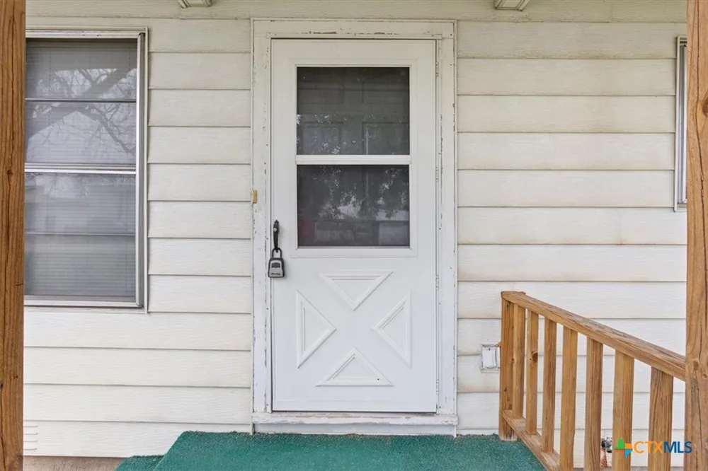 320 E Davilla Street Bartlett, TX 76511