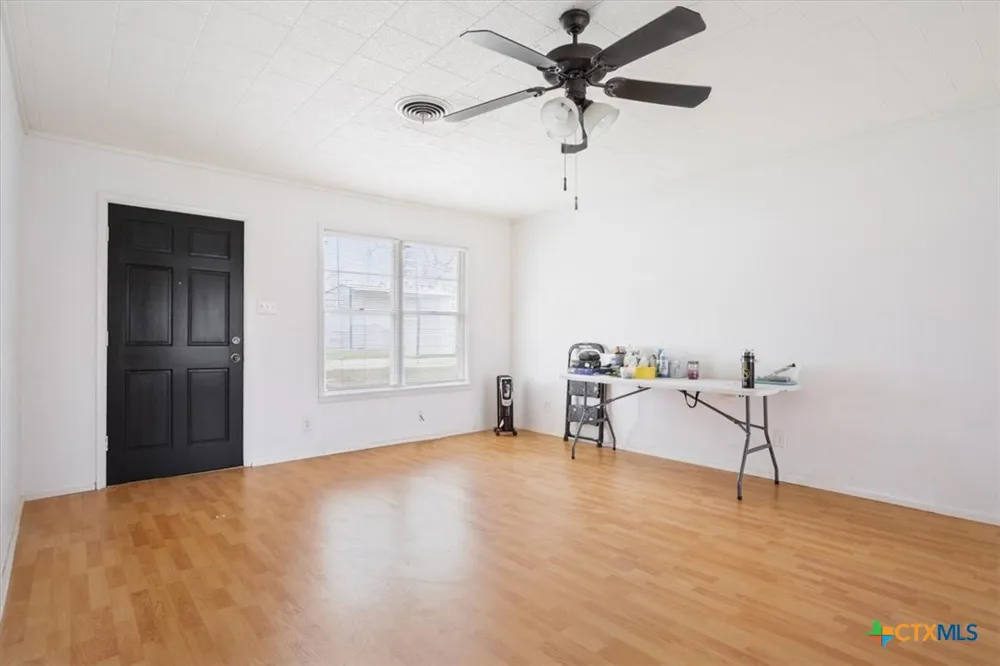 320 E Davilla Street Bartlett, TX 76511