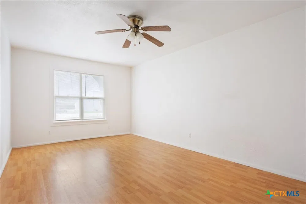 320 E Davilla Street Bartlett, TX 76511