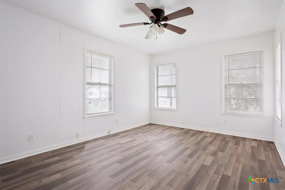 320 E Davilla Street Bartlett, TX 76511