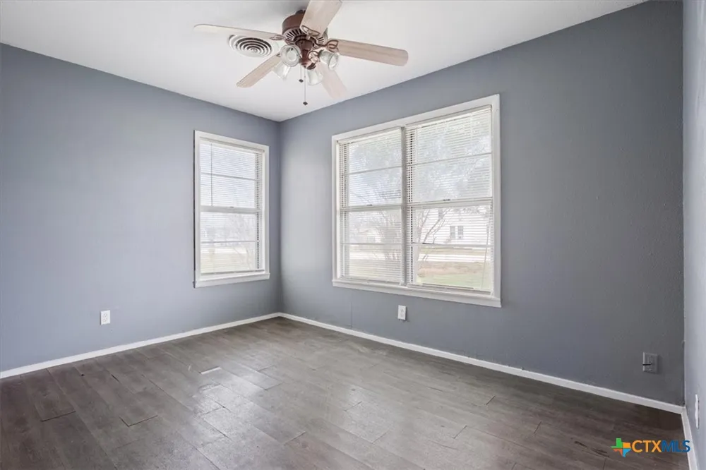 320 E Davilla Street Bartlett, TX 76511