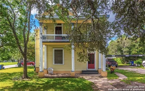 311 E LIVE OAK ST