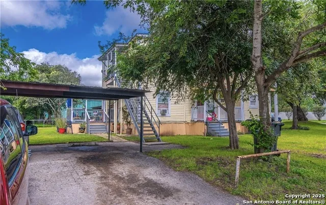 311 E LIVE OAK ST Seguin, TX 78155