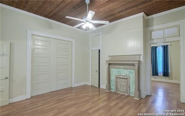 311 E LIVE OAK ST Seguin, TX 78155
