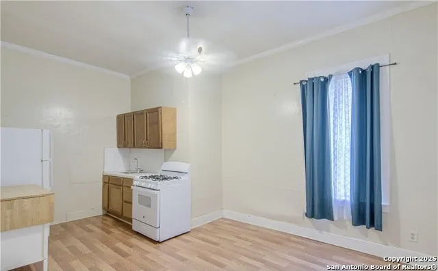 311 E LIVE OAK ST Seguin, TX 78155