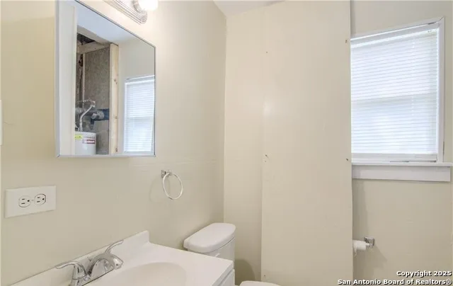 311 E LIVE OAK ST Seguin, TX 78155