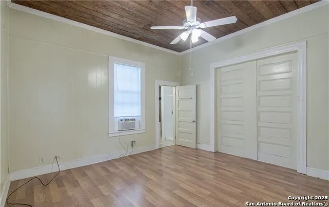 311 E LIVE OAK ST Seguin, TX 78155