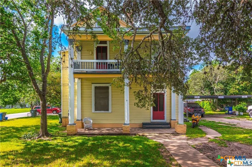 311 E Live Oak Street Seguin, TX 78155
