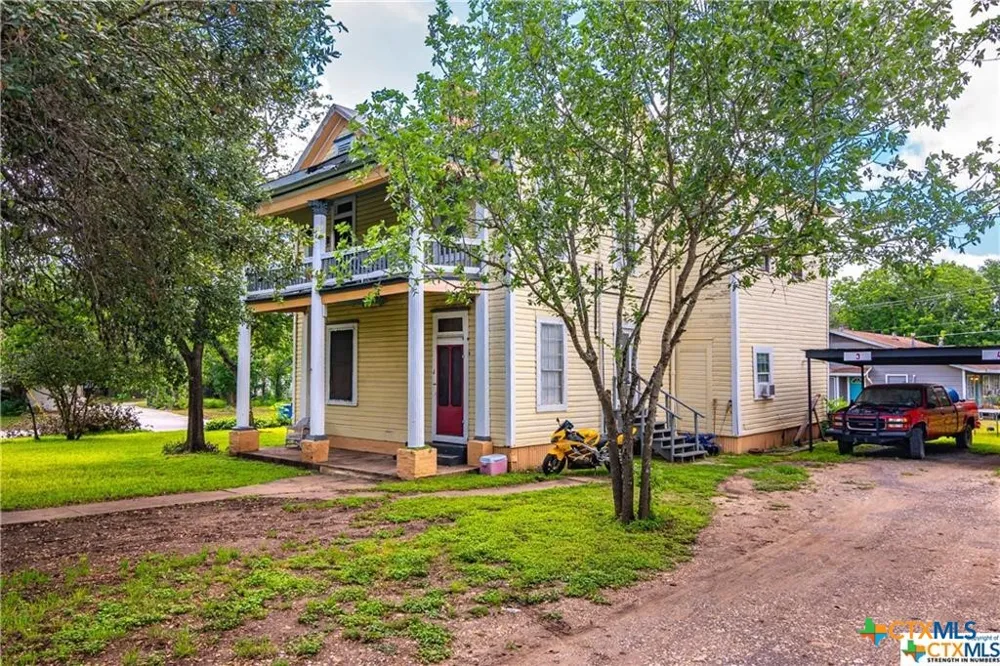 311 E Live Oak Street Seguin, TX 78155