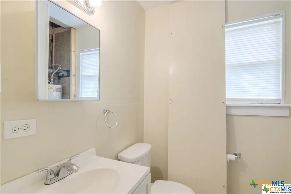 311 E Live Oak Street Seguin, TX 78155