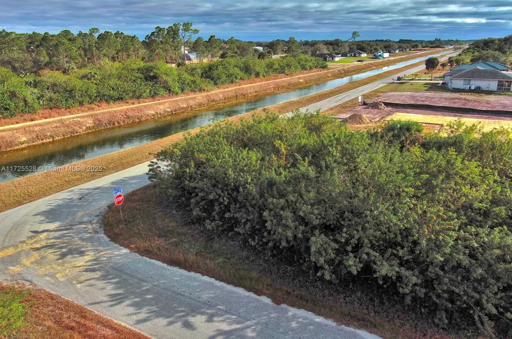 4506 E 19th St Lehigh Acres, FL 33973