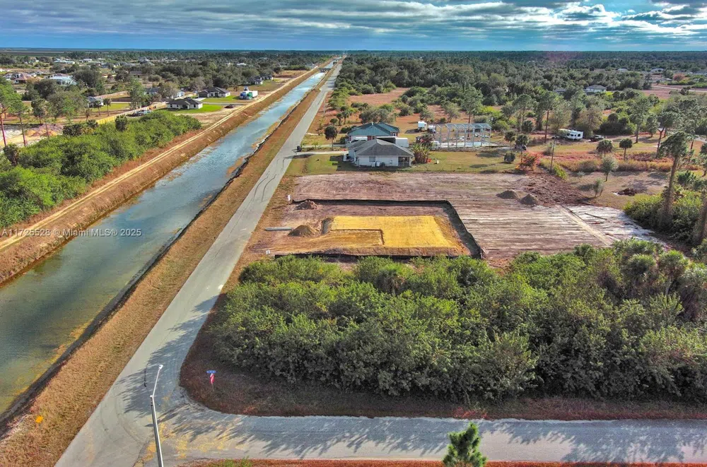 4506 E 19th St Lehigh Acres, FL 33973