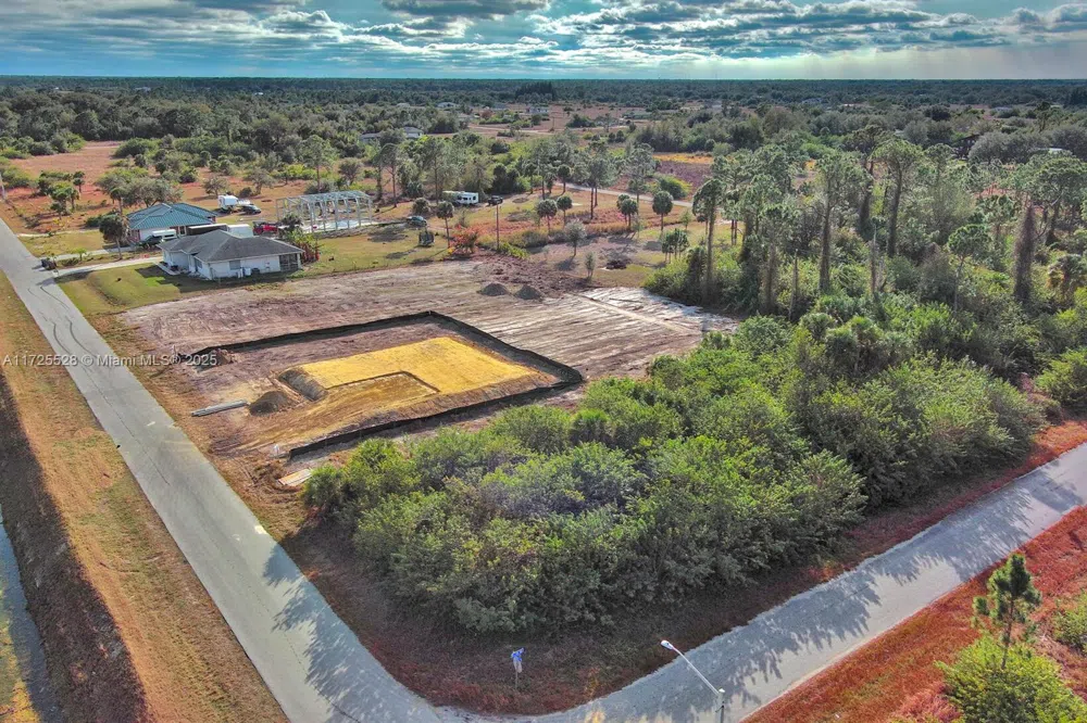 4506 E 19th St Lehigh Acres, FL 33973