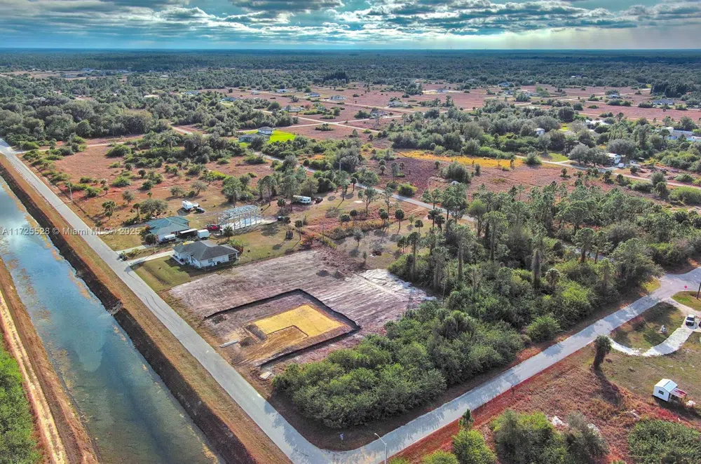 4506 E 19th St Lehigh Acres, FL 33973