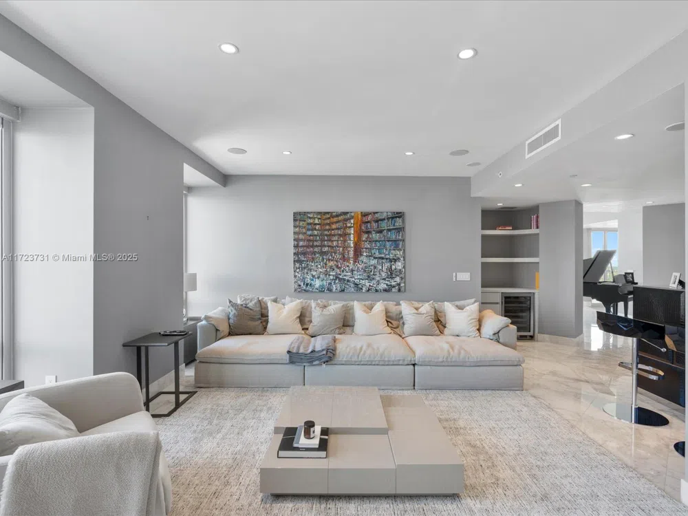 1425 Brickell Ave #52BC Miami, FL 33131