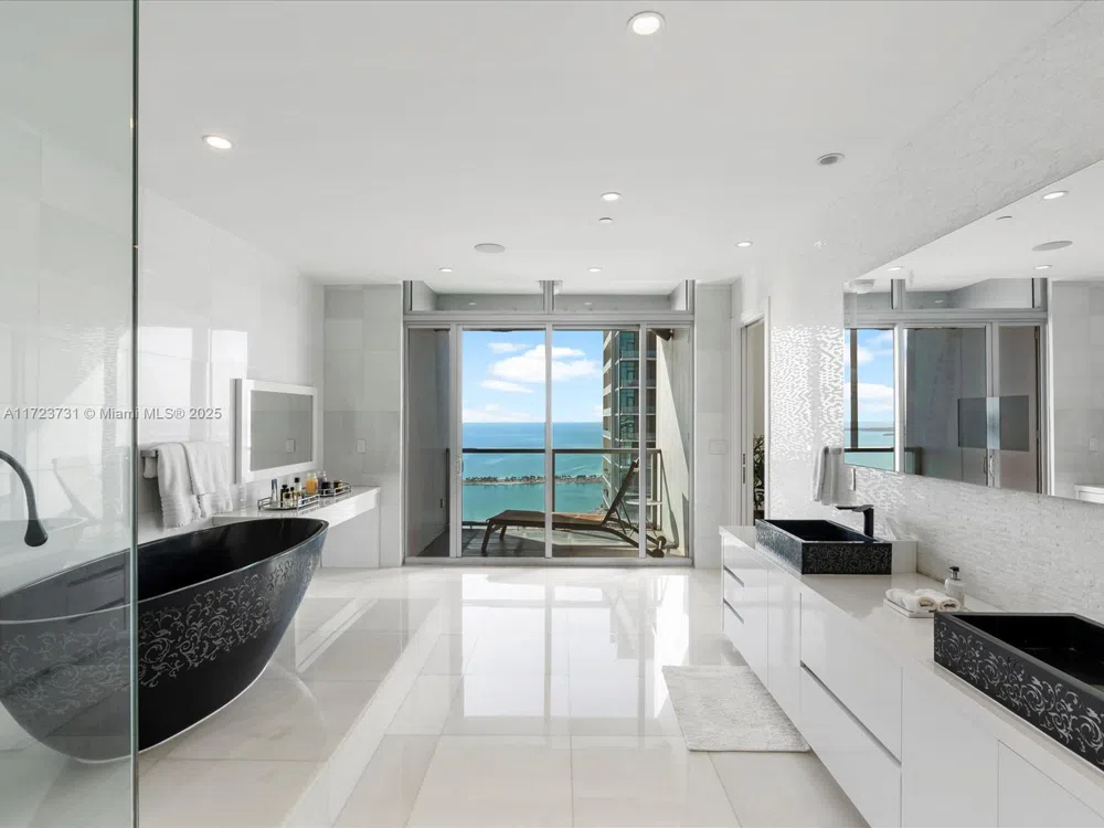 1425 Brickell Ave #52BC Miami, FL 33131