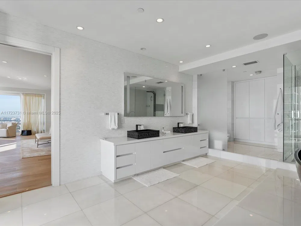 1425 Brickell Ave #52BC Miami, FL 33131
