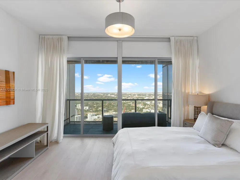 1425 Brickell Ave #52BC Miami, FL 33131