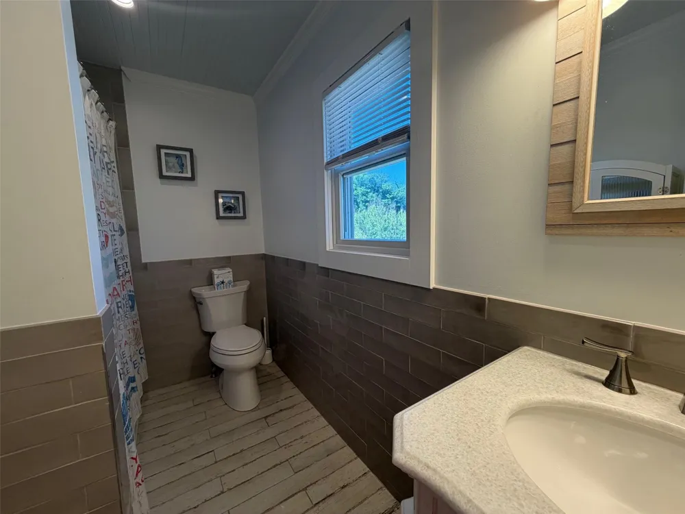 7 Crescent Walk Seaview, NY 11770