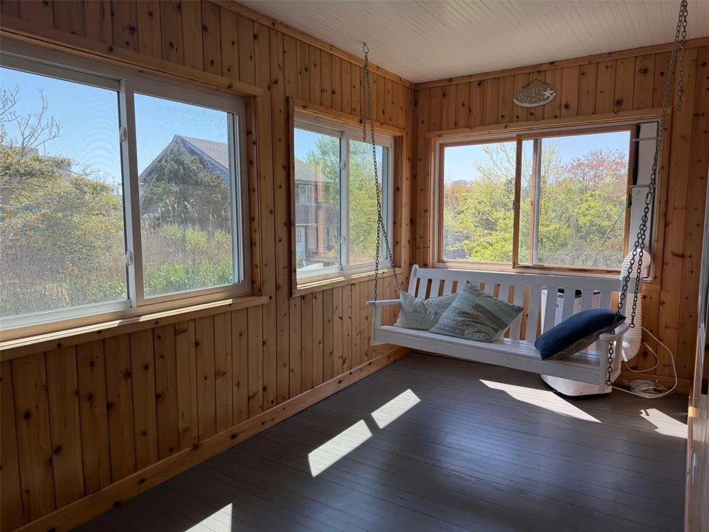 7 Crescent Walk Seaview, NY 11770