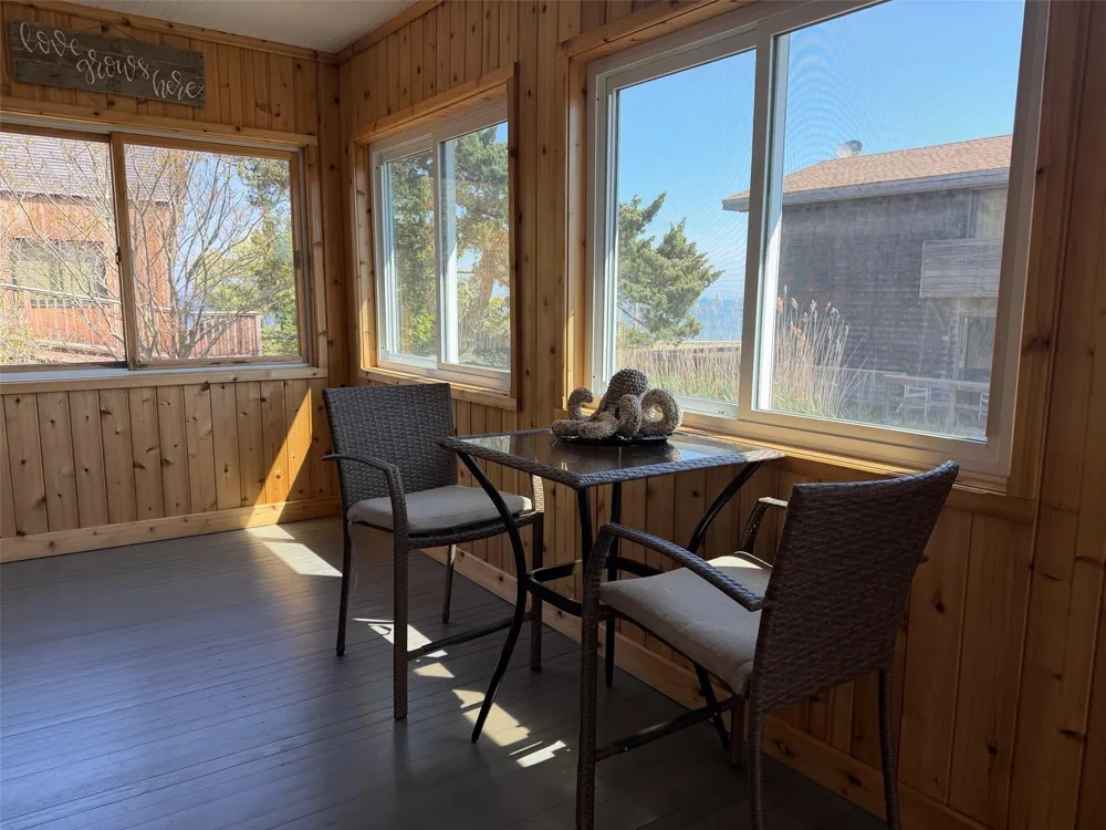 7 Crescent Walk Seaview, NY 11770