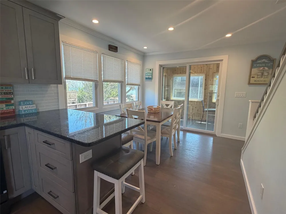 7 Crescent Walk Seaview, NY 11770