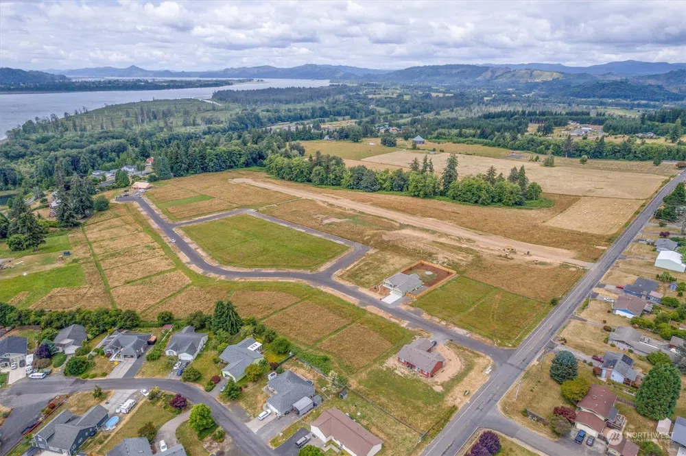 9 Sunnyfield Drive #Lot24 Cathlamet, WA 98612