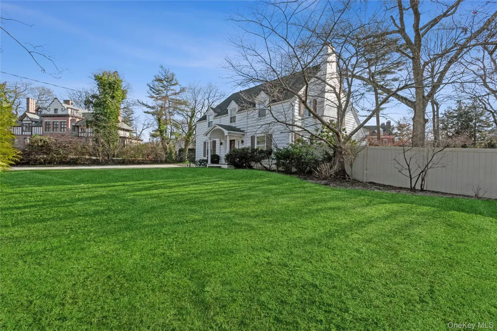 180 Longwood Crossing Lawrence, NY 11559