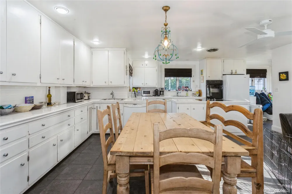 180 Longwood Crossing Lawrence, NY 11559
