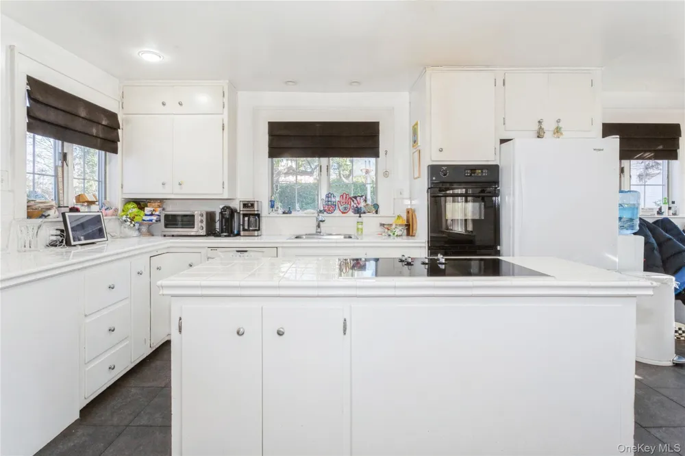180 Longwood Crossing Lawrence, NY 11559