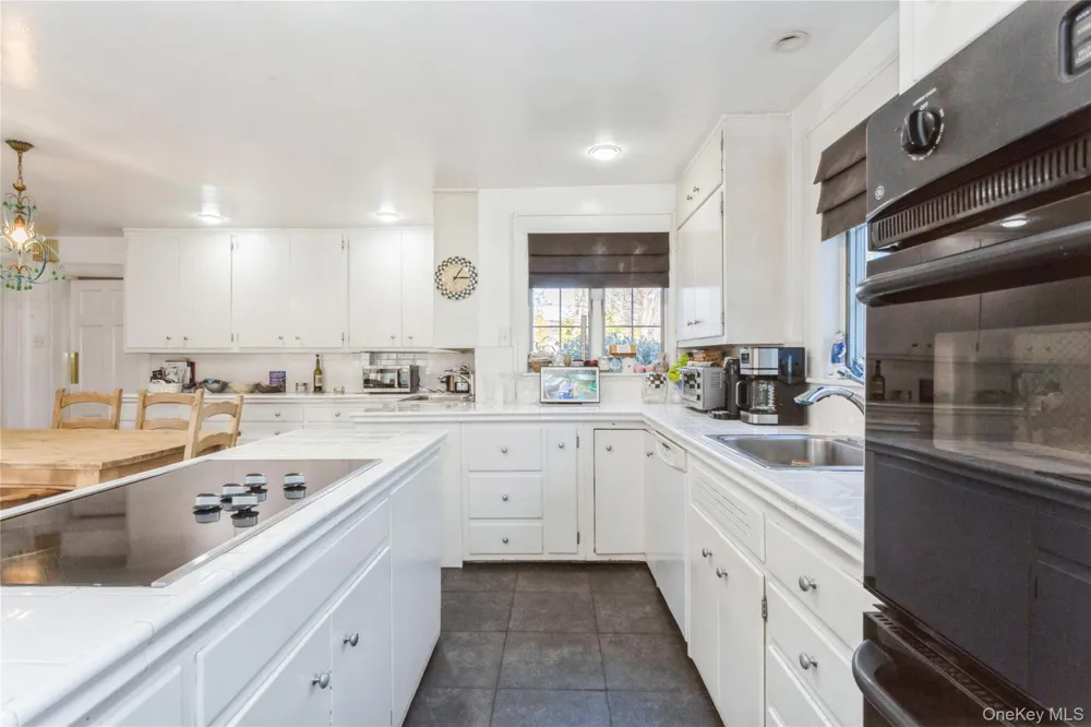 180 Longwood Crossing Lawrence, NY 11559