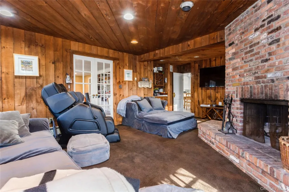 180 Longwood Crossing Lawrence, NY 11559