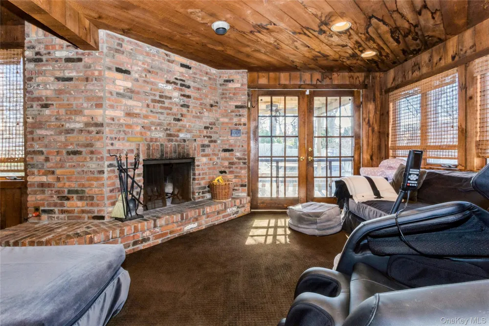 180 Longwood Crossing Lawrence, NY 11559