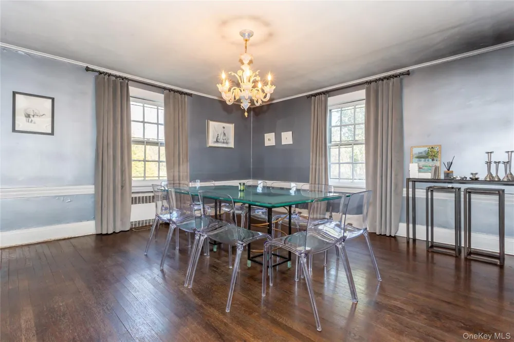 180 Longwood Crossing Lawrence, NY 11559