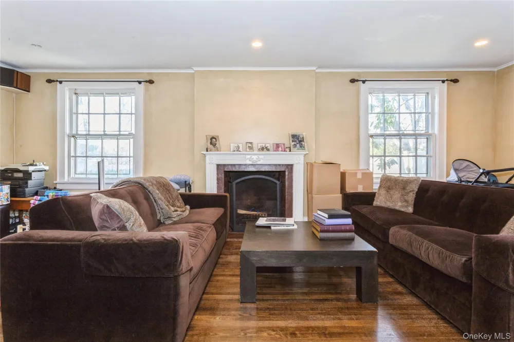 180 Longwood Crossing Lawrence, NY 11559