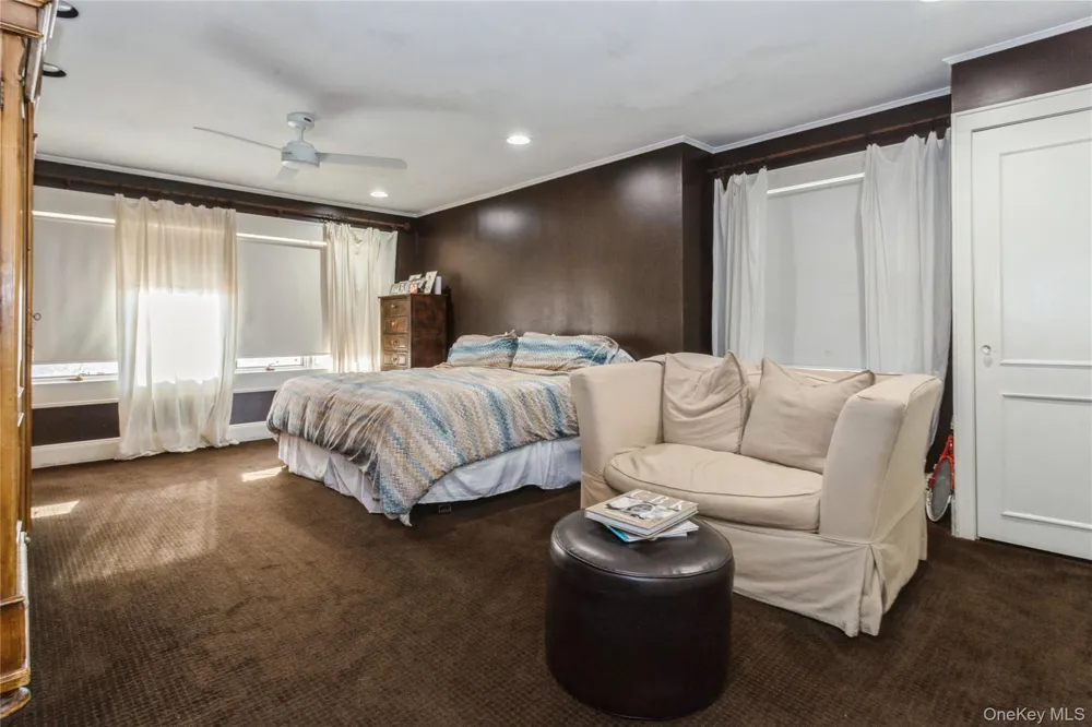 180 Longwood Crossing Lawrence, NY 11559