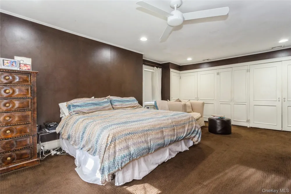 180 Longwood Crossing Lawrence, NY 11559