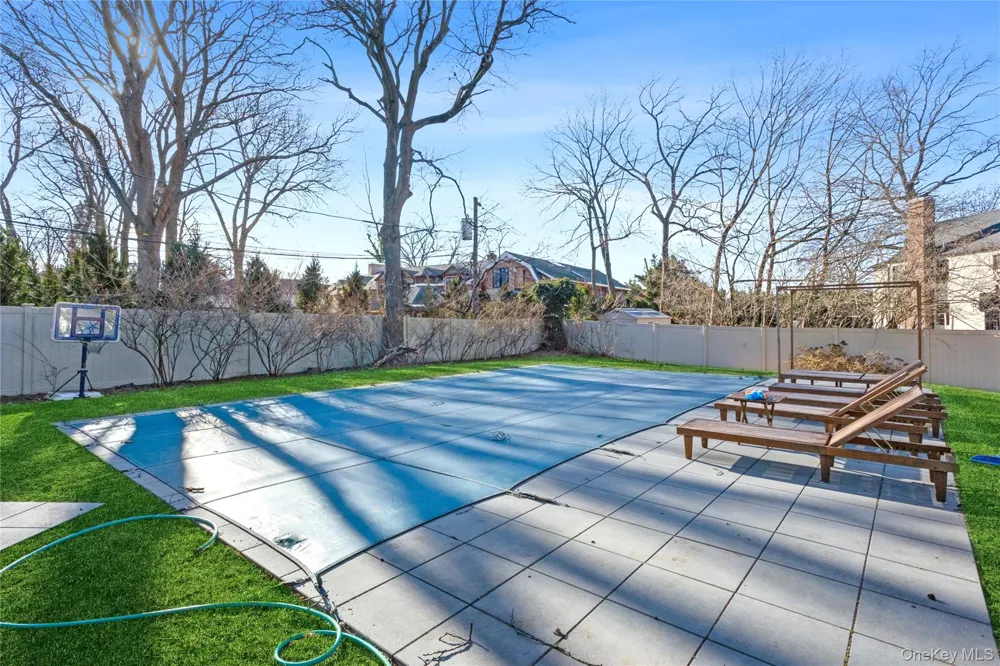 180 Longwood Crossing Lawrence, NY 11559