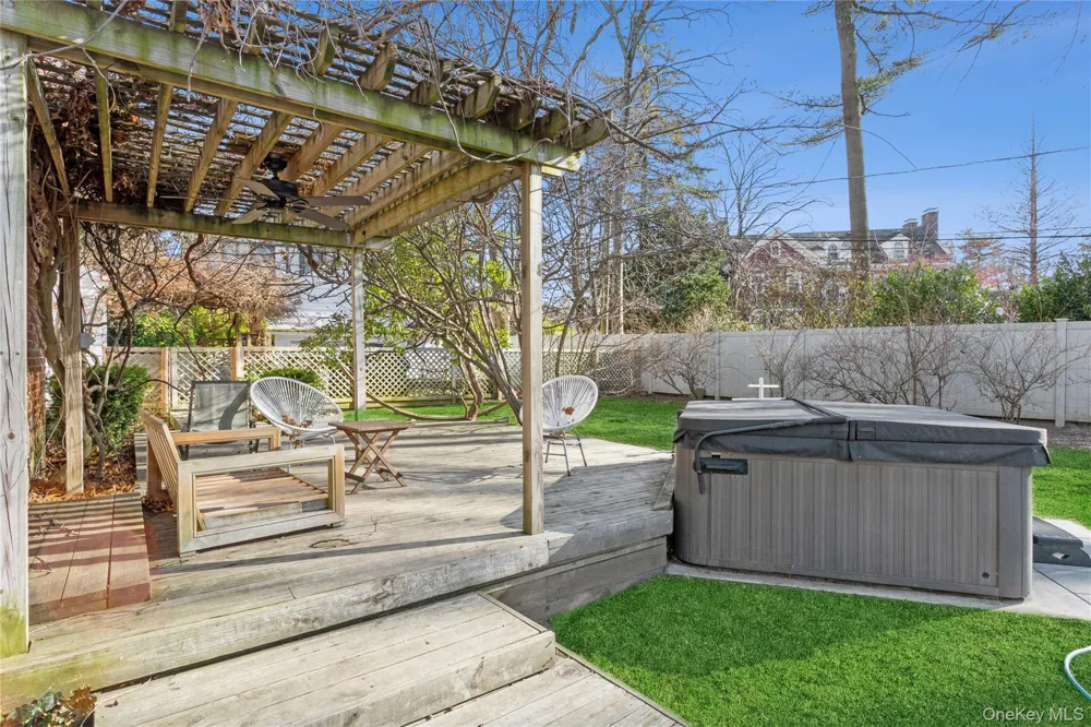 180 Longwood Crossing Lawrence, NY 11559