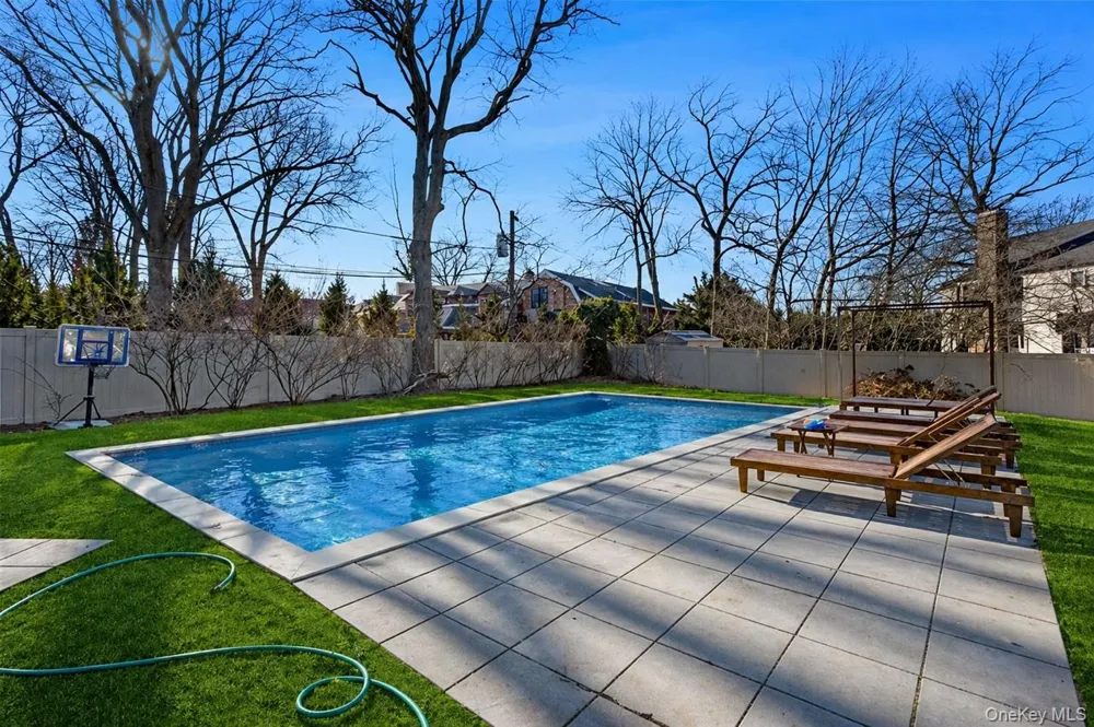 180 Longwood Crossing Lawrence, NY 11559