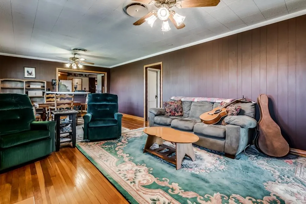 110 County Road 567 Eastland, TX 76448