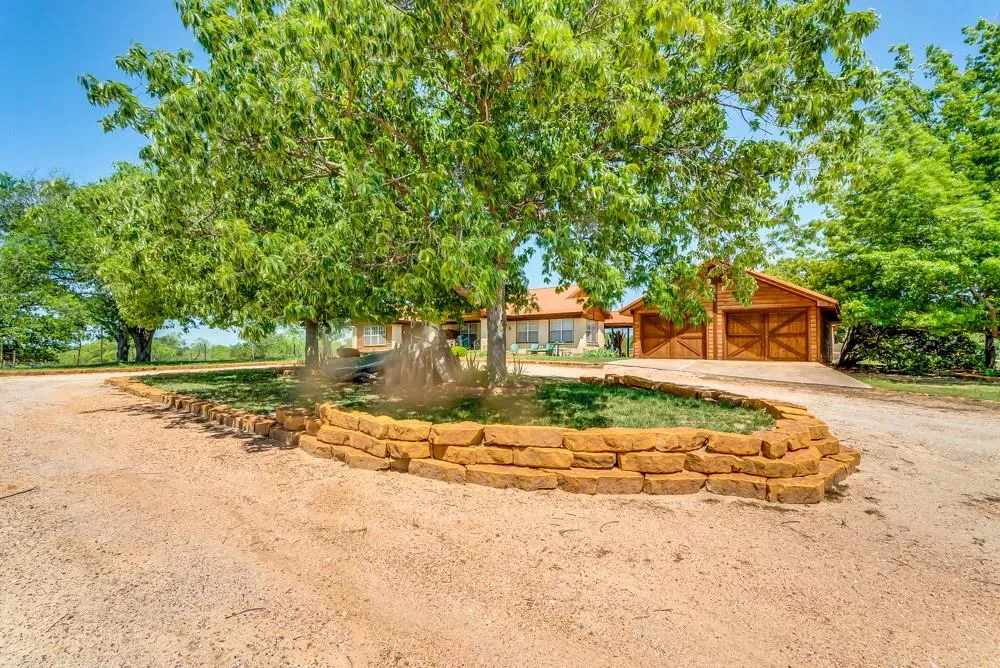 110 County Road 567 Eastland, TX 76448