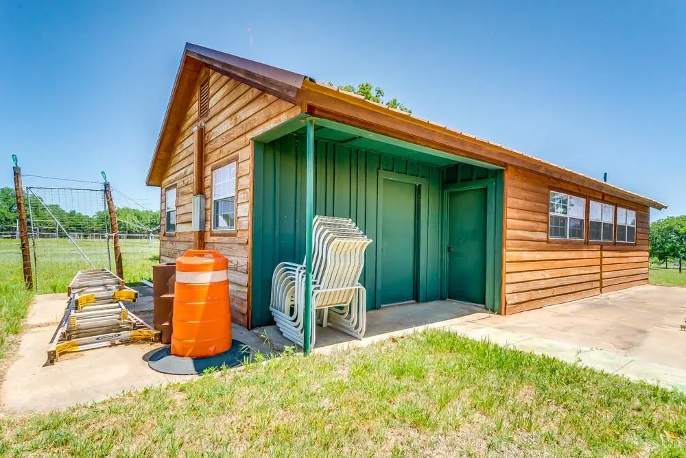 110 County Road 567 Eastland, TX 76448