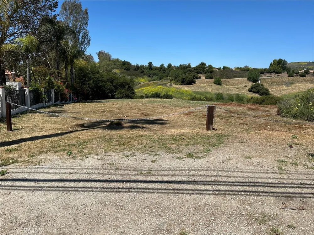 24201 Mulholland Highway Calabasas, CA 91302