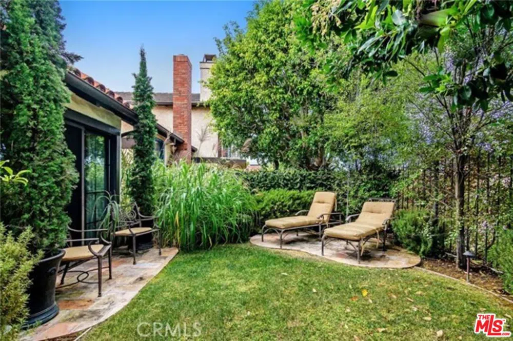 28 Westport Manhattan Beach, CA 90266