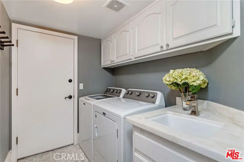 28 Westport Manhattan Beach, CA 90266