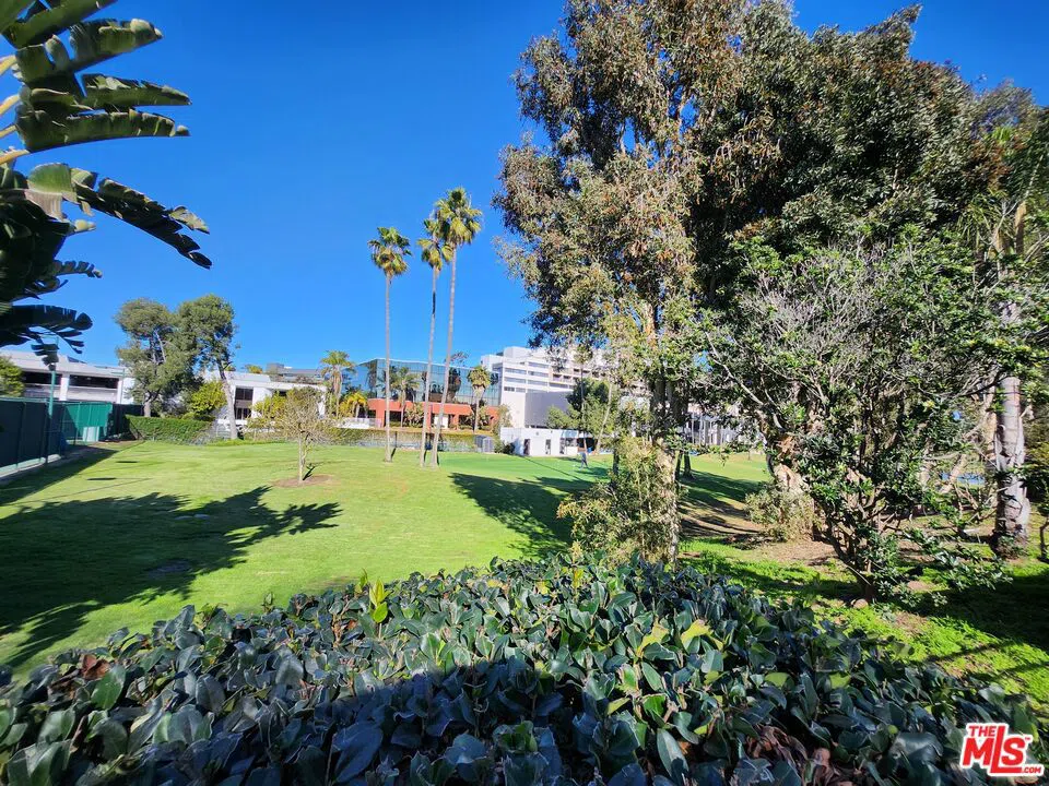 28 Westport Manhattan Beach, CA 90266