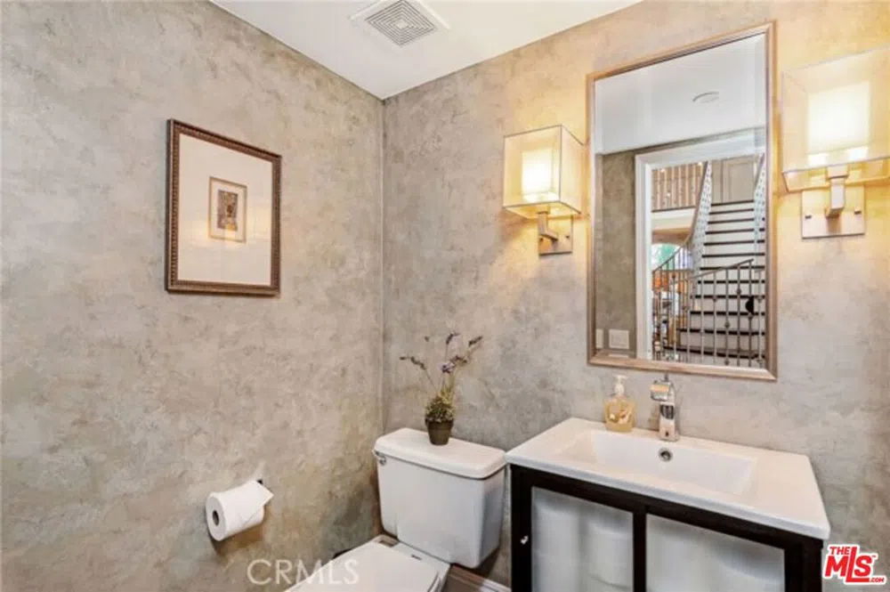 28 Westport Manhattan Beach, CA 90266