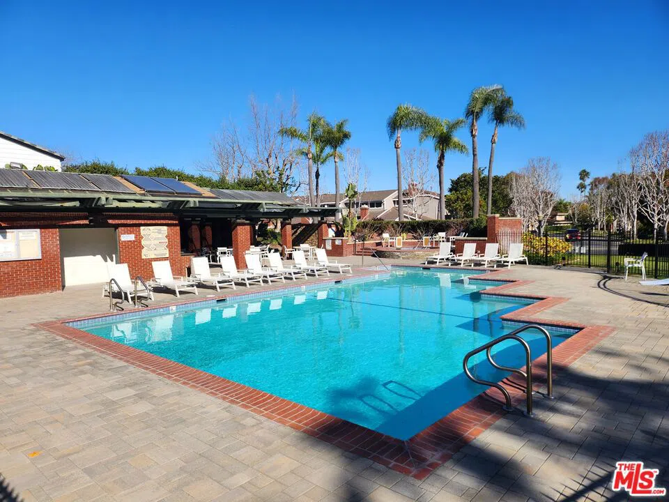 28 Westport Manhattan Beach, CA 90266