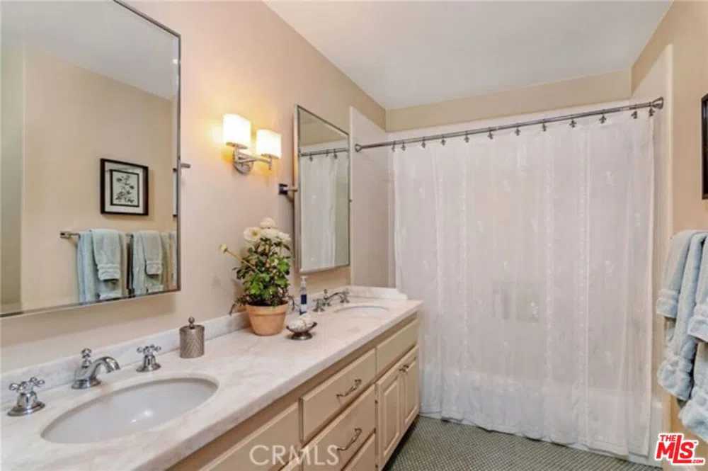 28 Westport Manhattan Beach, CA 90266